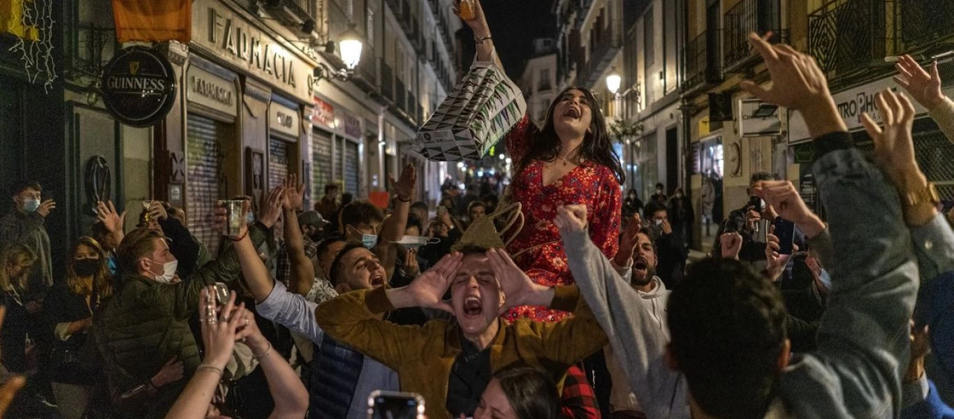 Οι Ισπανοί δεν αντέχουν άλλο τους περιορισμούς - Γεμάτοι οι δρόμοι της Μαδρίτης (βίντεο)